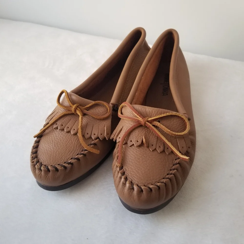 Minnetonka Deerskin kilty women's mocha moccasins size 10 - Picture 2 of 8